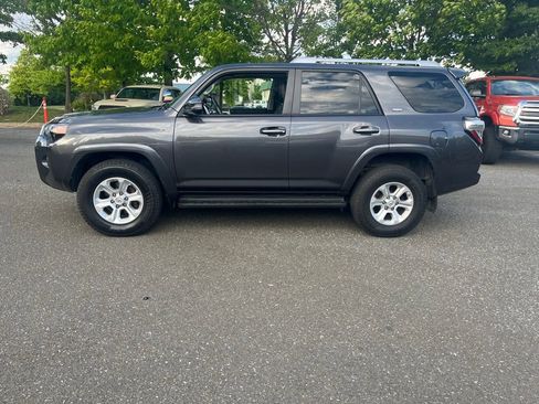 Used 2018 Toyota 4Runner SR5 Premium AWD/4WD image 4