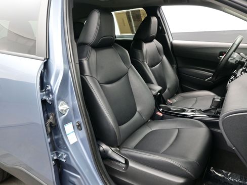 Used 2022 Toyota Corolla Cross XLE image 14