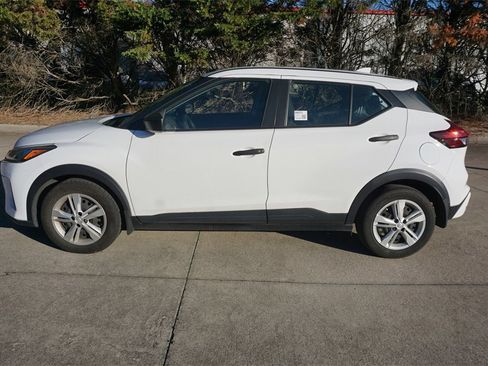 Used 2023 Nissan Kicks S image 16