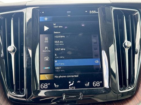 Used 2021 Volvo XC60 T5 Momentum w/ Premium Package AWD/4WD image 15