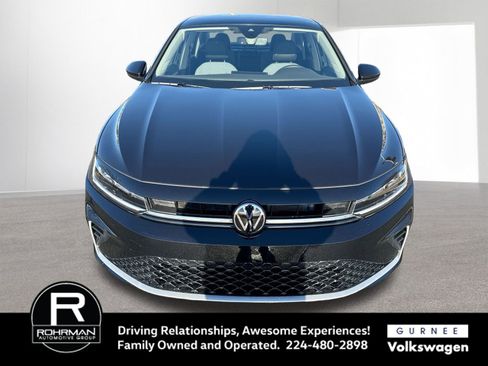 New 2026 Volkswagen Jetta SE image 3