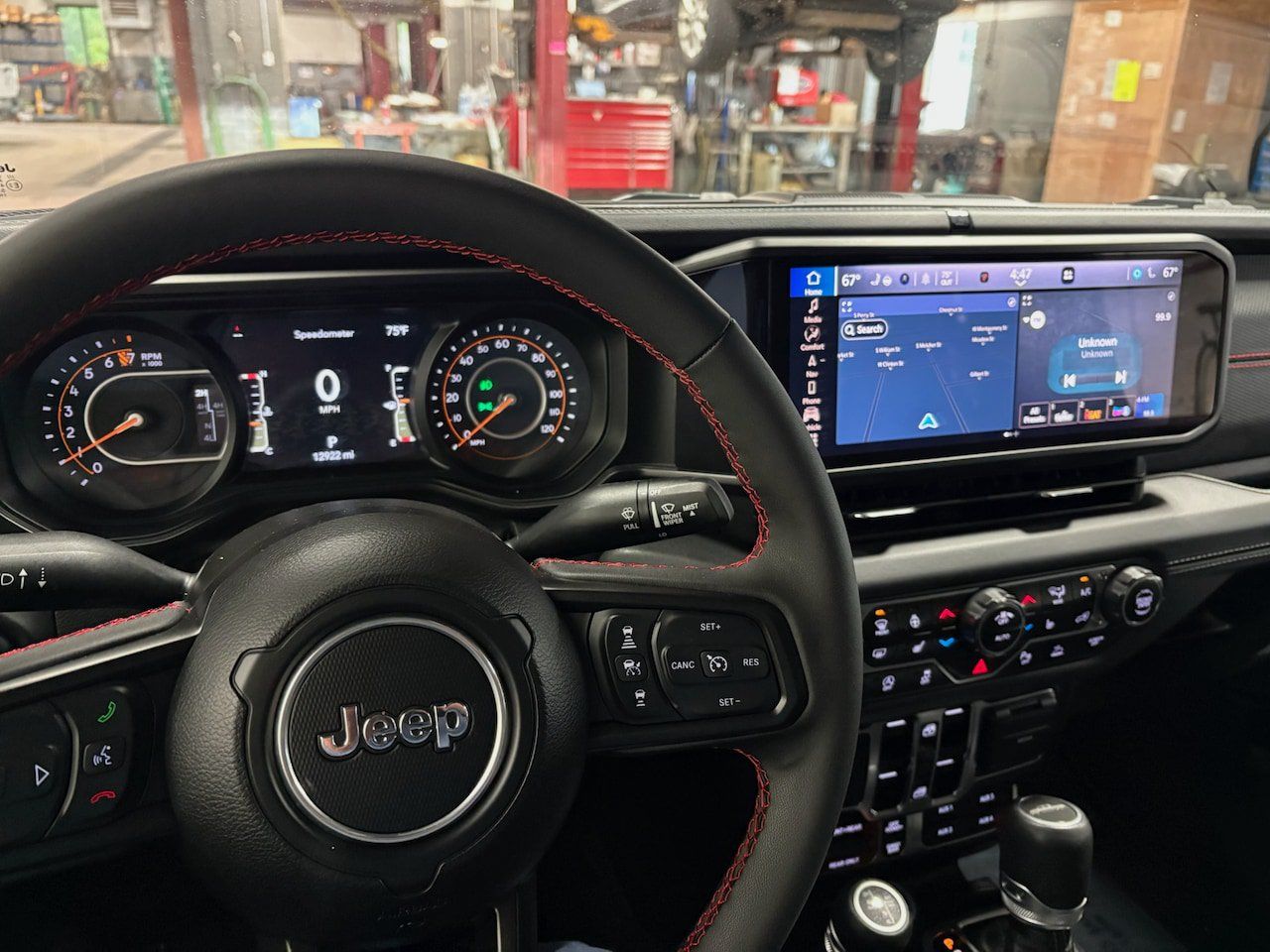Used 2024 Jeep Gladiator Rubicon AWD/4WD image 2