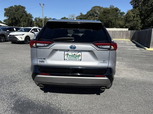 Used 2022 Toyota RAV4 SE w/ Convenience Package image 4