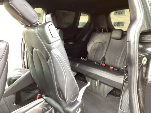 Used 2021 Chrysler Pacifica Touring-L w/ Uconnect Theater Family Group image 23