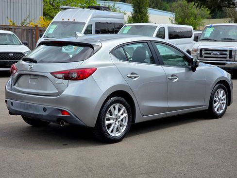 Used 2016 MAZDA MAZDA3 i Touring w/ Popular Equipment Package FWD image 7