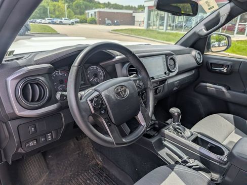 Used 2023 Toyota Tacoma TRD Sport w/ Technology Package AWD/4WD image 16
