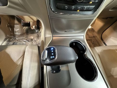 Used 2014 Jeep Grand Cherokee Overland w/ Advanced Technology Group image 29