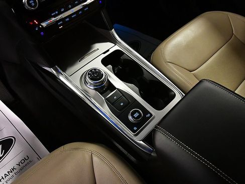 Used 2023 Ford Explorer Limited w/ Limited Technology Package image 24