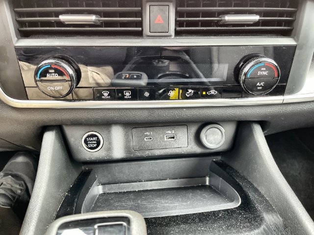 Used 2023 Nissan Rogue SV AWD/4WD image 24