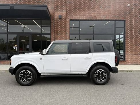 Used 2023 Ford Bronco Outer Banks AWD/4WD image 3