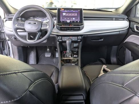 Used 2025 Jeep Compass Limited AWD/4WD image 25