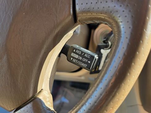 Used 2000 Lexus LX 470 4WD image 36