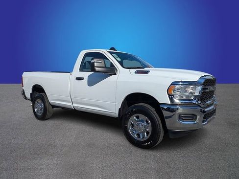 Used 2024 RAM 2500 Tradesman w/ Chrome Appearance Group AWD/4WD image 7