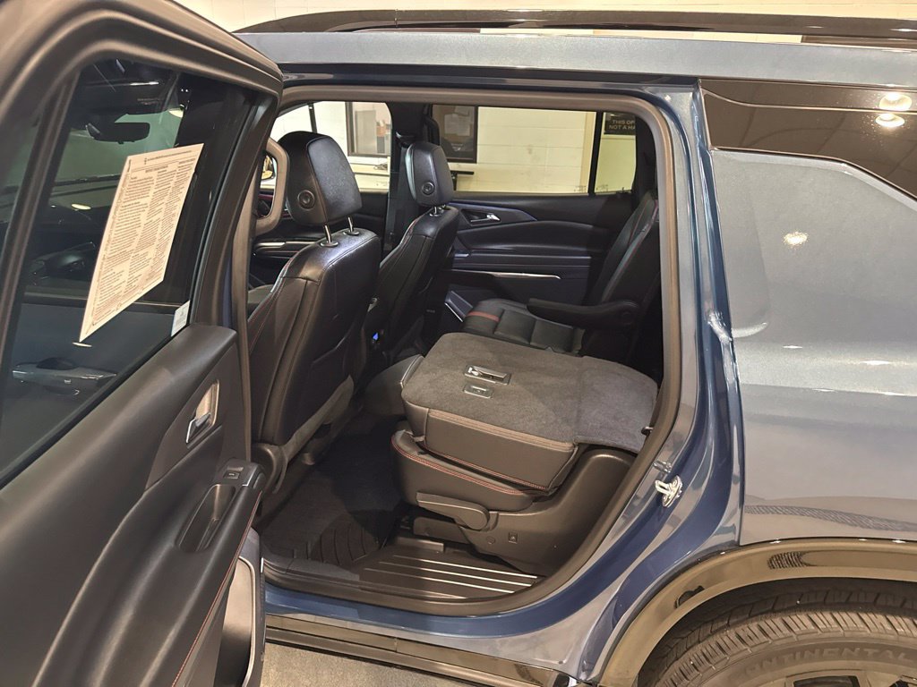 Used 2026 Chevrolet Traverse RS AWD/4WD image 23