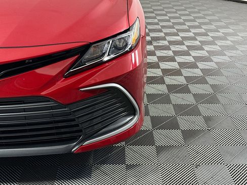 Used 2024 Toyota Camry LE image 9