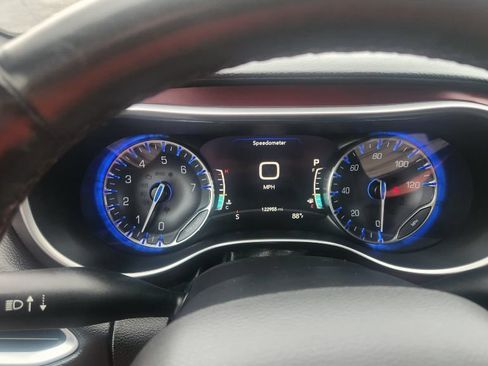Used 2019 Chrysler Pacifica Touring-L FWD image 18
