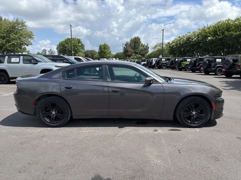 Used 2019 Dodge Charger SXT w/ Leather Interior Group RWD image 2