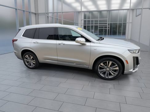 Used 2020 Cadillac XT6 Premium Luxury AWD/4WD image 2