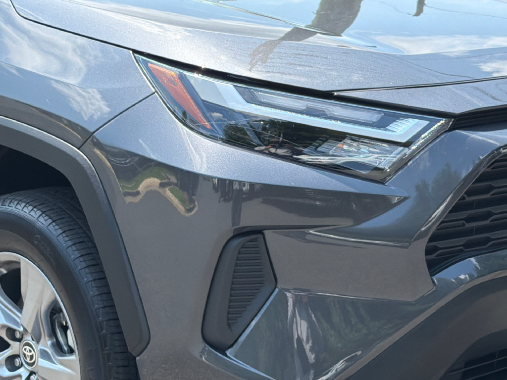 Used 2025 Toyota RAV4 XLE AWD/4WD image 9