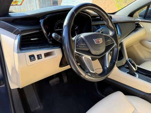 Used 2018 Cadillac XT5 FWD image 12