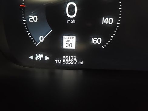 Used 2022 Volvo XC90 T6 Momentum w/ Advanced Package image 24