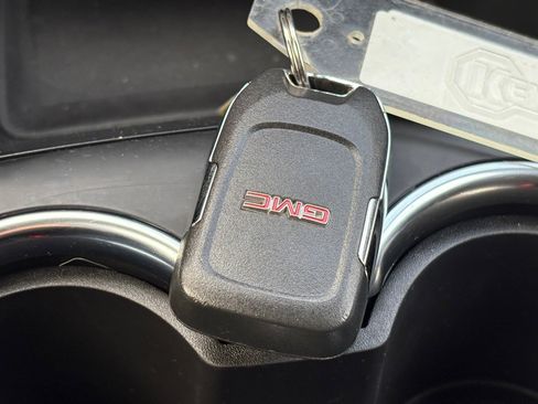 Used 2024 GMC Terrain SLE image 38