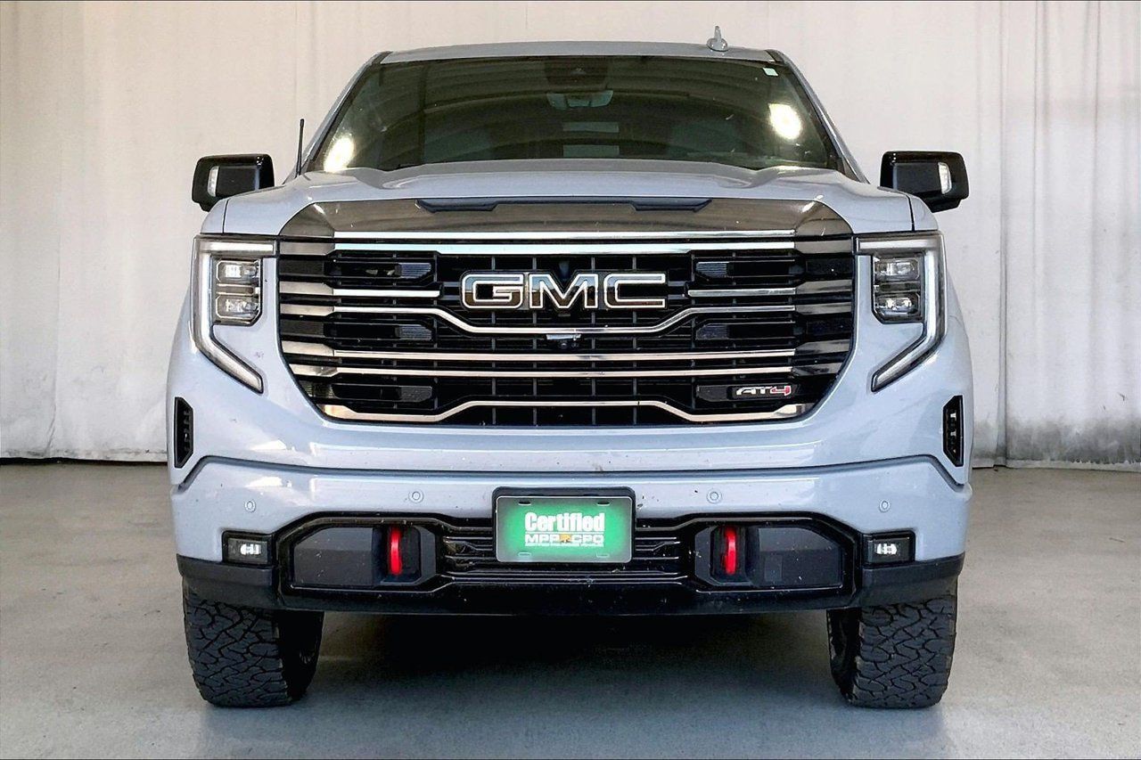 Used 2024 GMC Sierra 1500 AT4 w/ Technology Package AWD/4WD image 3