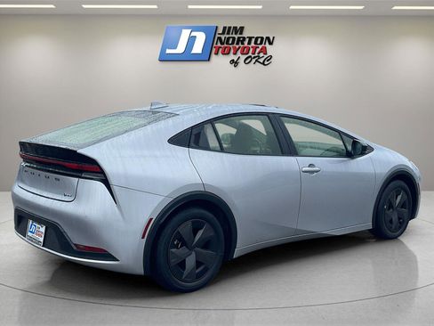 Used 2024 Toyota Prius LE image 5