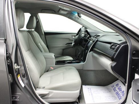 Used 2017 Toyota Camry LE FWD image 15