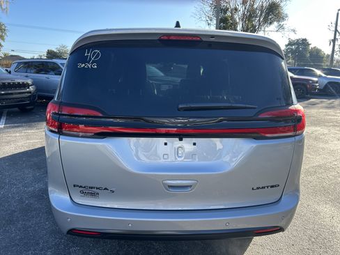 New 2026 Chrysler Pacifica Limited w/ S Appearance Package image 6