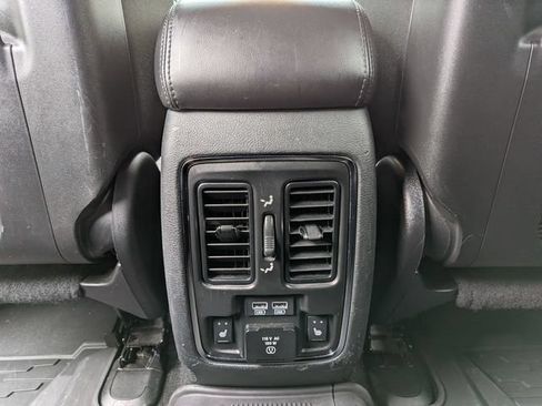 Used 2019 Jeep Grand Cherokee Limited w/ Luxury Group II AWD/4WD image 14