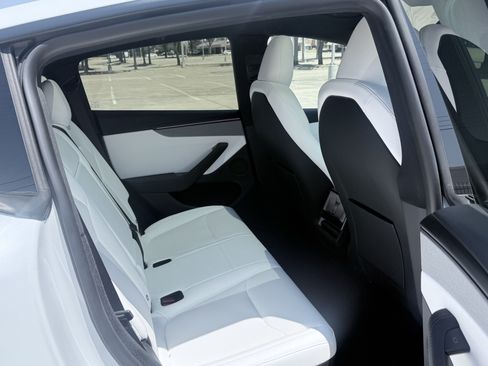 Used 2026 Tesla Model Y 2WD image 38