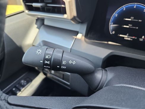 Used 2025 Toyota Tacoma TRD Sport AWD/4WD image 24