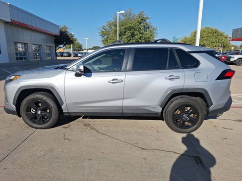 Used 2022 Toyota RAV4 XLE image 3