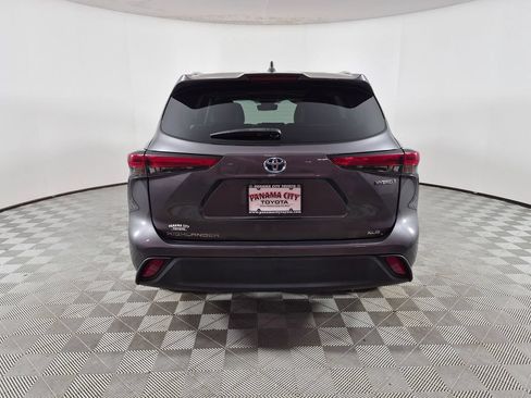 Used 2023 Toyota Highlander XLE FWD image 4