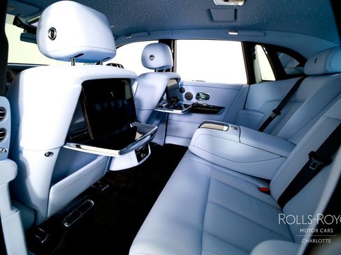 New 2027 Rolls-Royce Phantom Sedan RWD image 20
