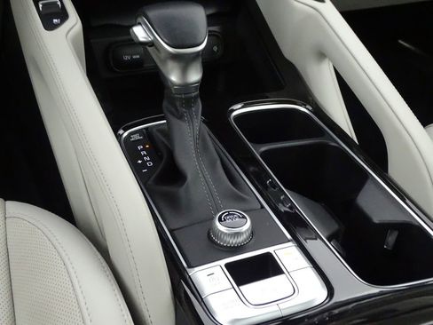 Used 2024 Kia Telluride EX w/ EX Captain's Chair Package image 42