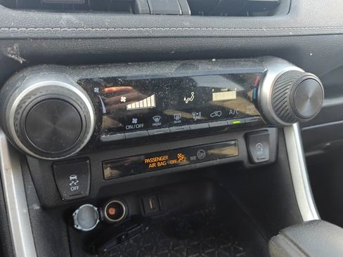 Used 2022 Toyota RAV4 LE image 15