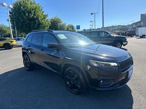 Used 2019 Jeep Cherokee Latitude Plus FWD image 7