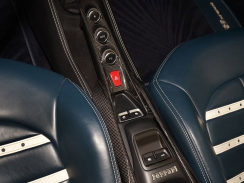 Used 2021 Ferrari F8 Tributo image 25