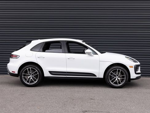 Certified 2026 Porsche Macan AWD/4WD image 8