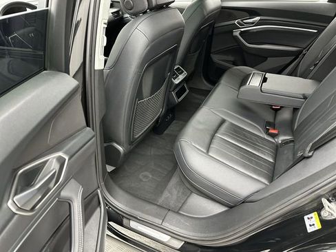 Certified 2024 Audi Q8 e-tron Premium image 23