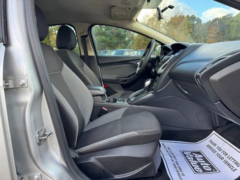 Used 2013 Ford Focus SE w/ SE Winter Pkg image 18