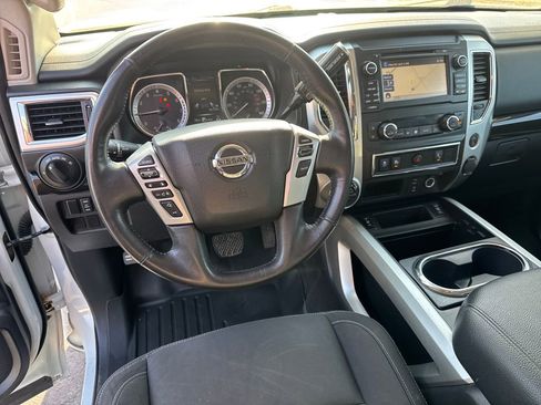 Used 2018 Nissan Titan SV w/ SV Convenience Package AWD/4WD image 18
