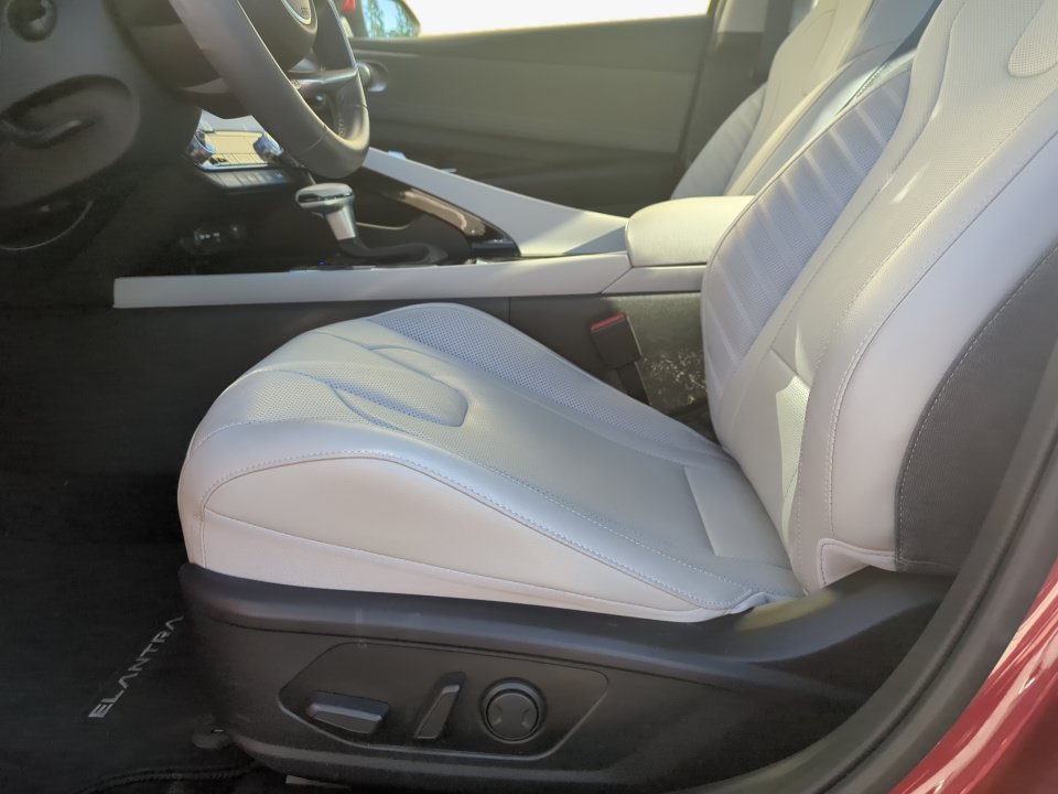 Used 2023 Hyundai Elantra Limited FWD image 11