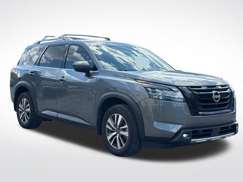 Used 2023 Nissan Pathfinder SL w/ Lighting Package (N92) FWD image 9