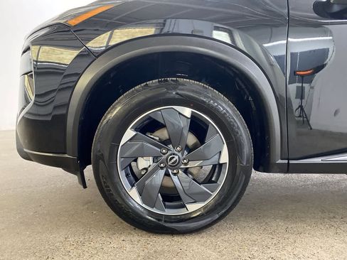 Used 2025 Nissan Rogue SV image 10