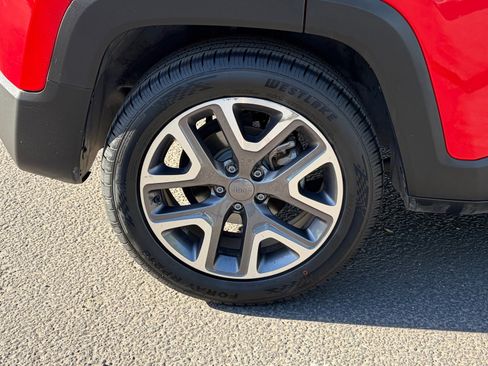 Used 2015 Jeep Renegade Latitude FWD image 10