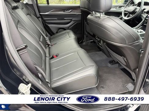 Used 2023 Jeep Grand Cherokee Limited image 12