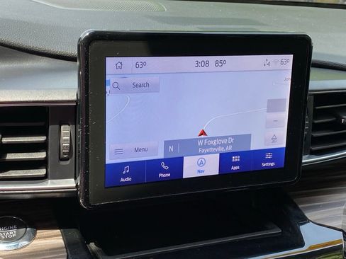 Used 2022 Ford Explorer Limited w/ Equipment Group 301A AWD/4WD image 18